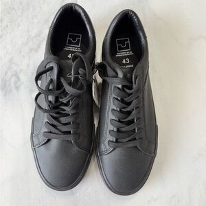 Pull and Bear Men's Black Sneakers